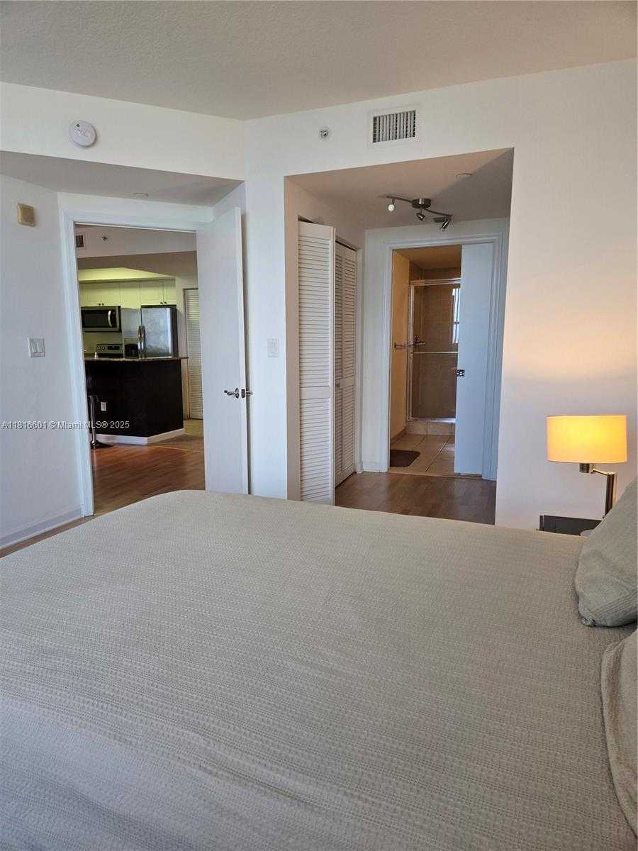 Small Image of 19501 WEST COUNTRY CLUB DR #2210, Aventura Number 15