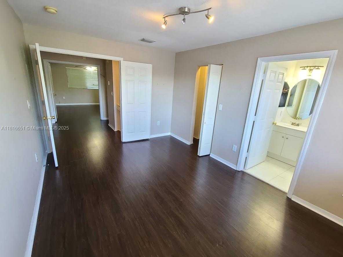 Small Image of 5713 NORTH WEST 114TH CT #112, Doral Number 17