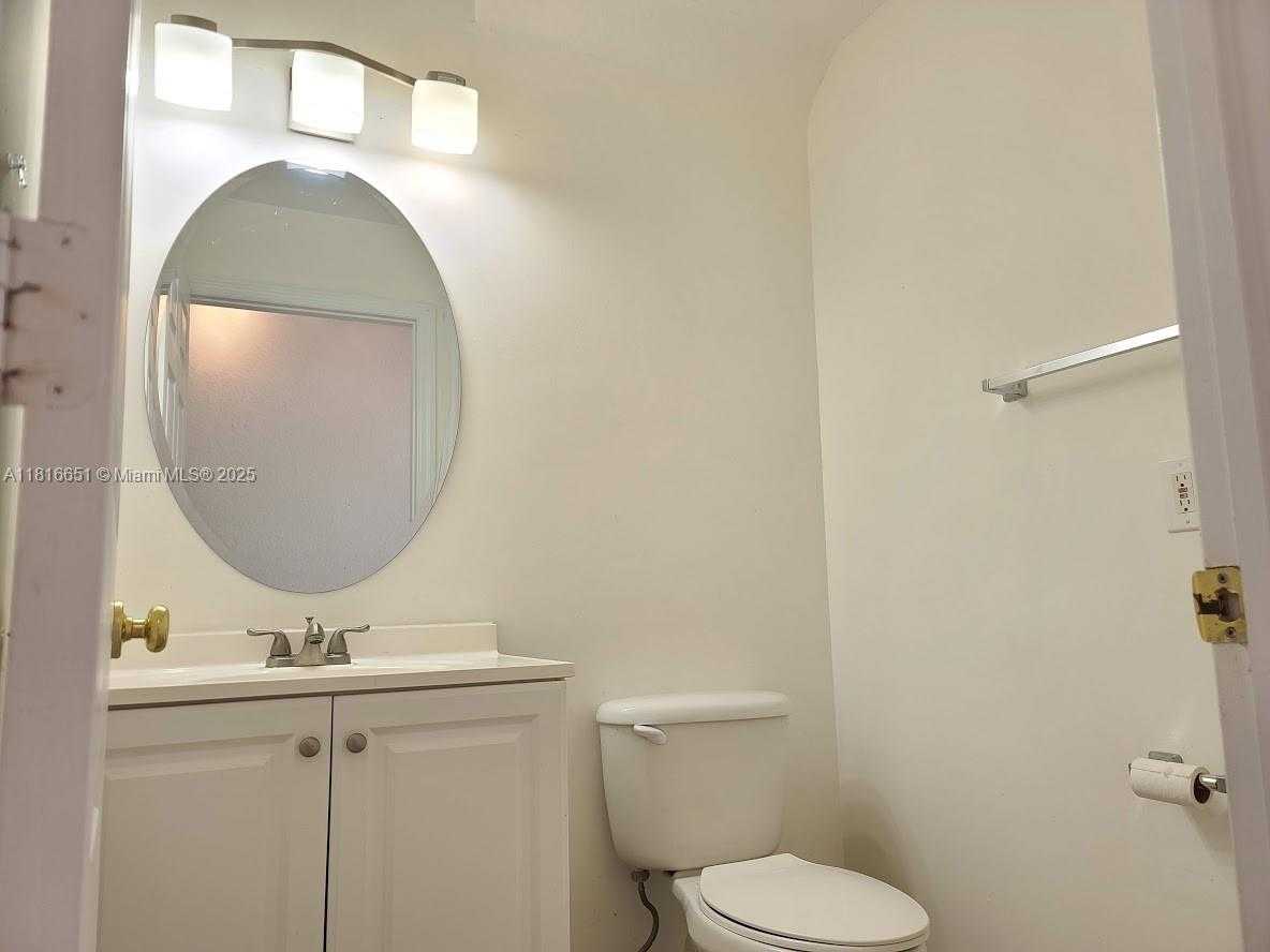 Small Image of 5713 NORTH WEST 114TH CT #112, Doral Number 6