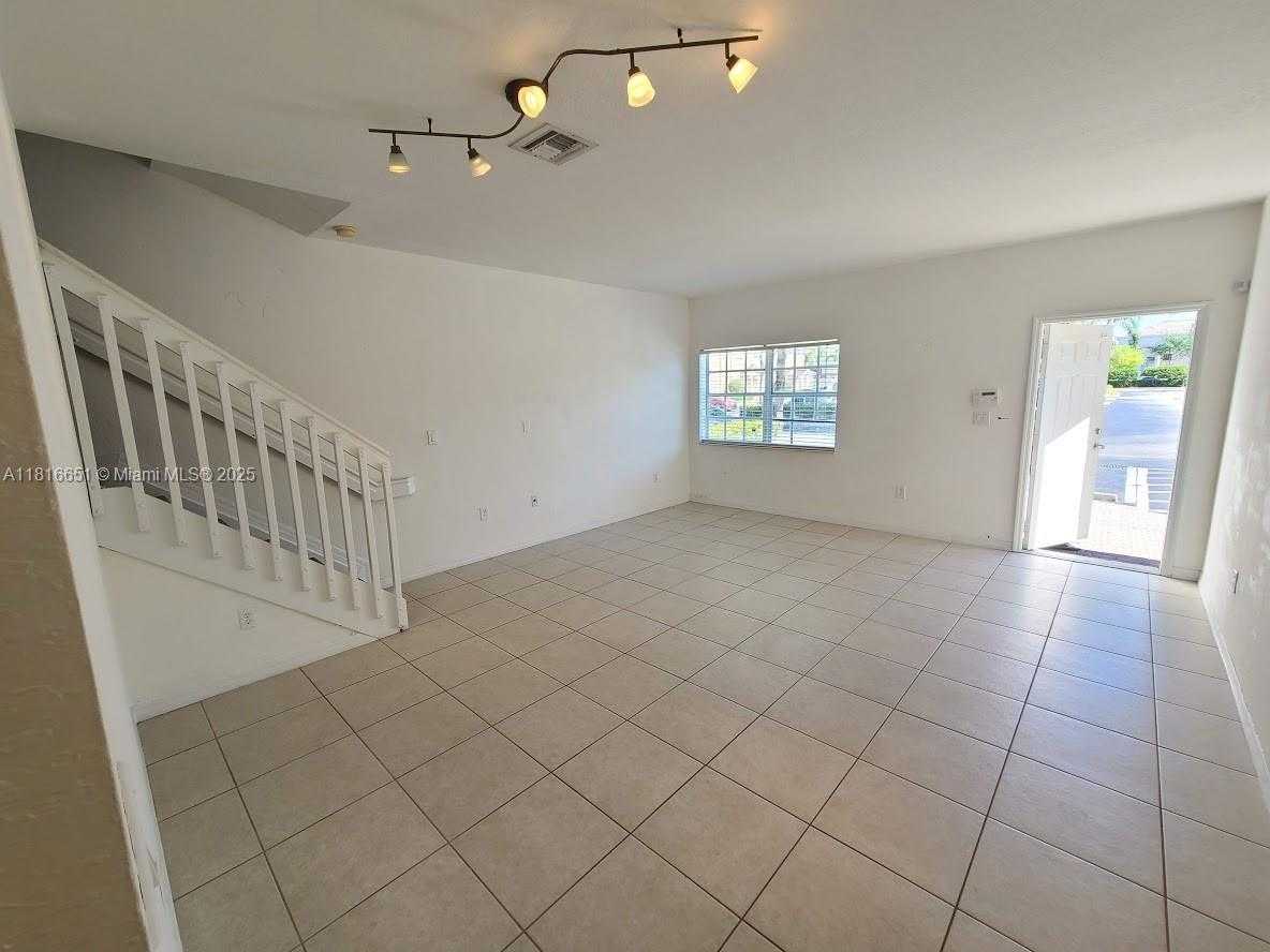 Small Image of 5713 NORTH WEST 114TH CT #112, Doral Number 7