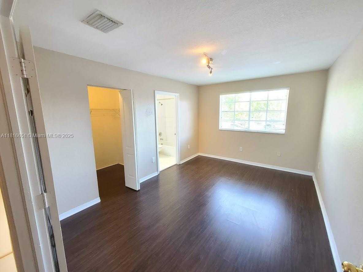 Small Image of 5713 NORTH WEST 114TH CT #112, Doral Number 9