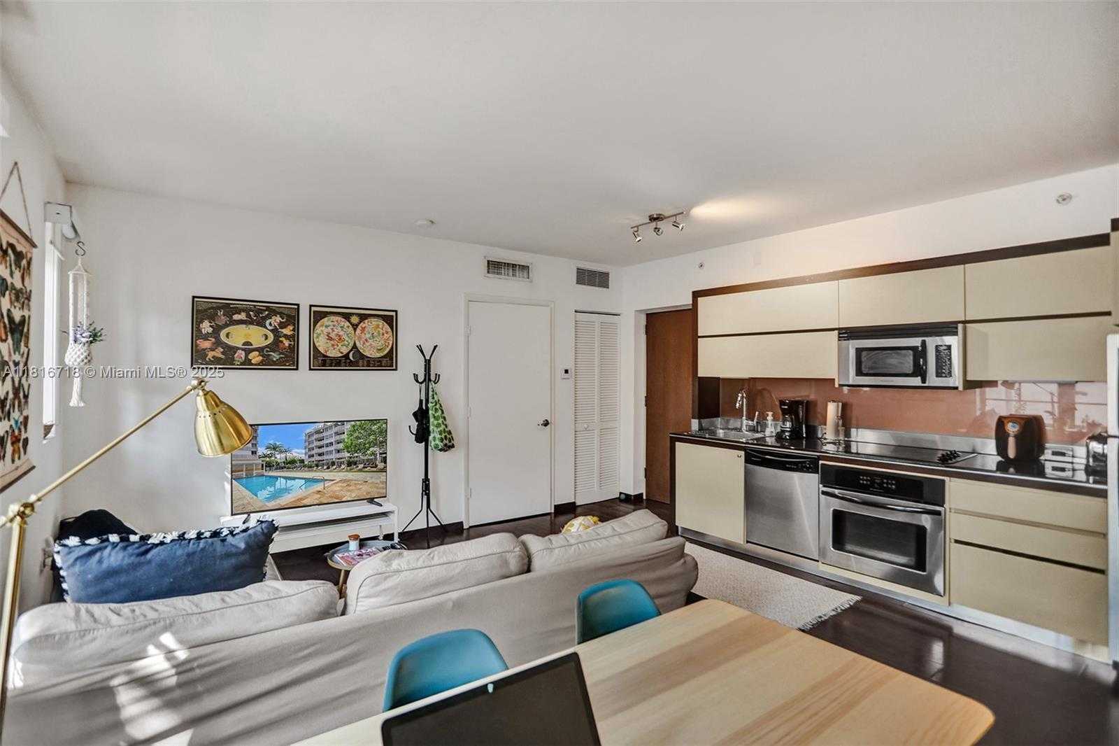 Small Image of 435 21ST ST #210, Miami Beach Number 3