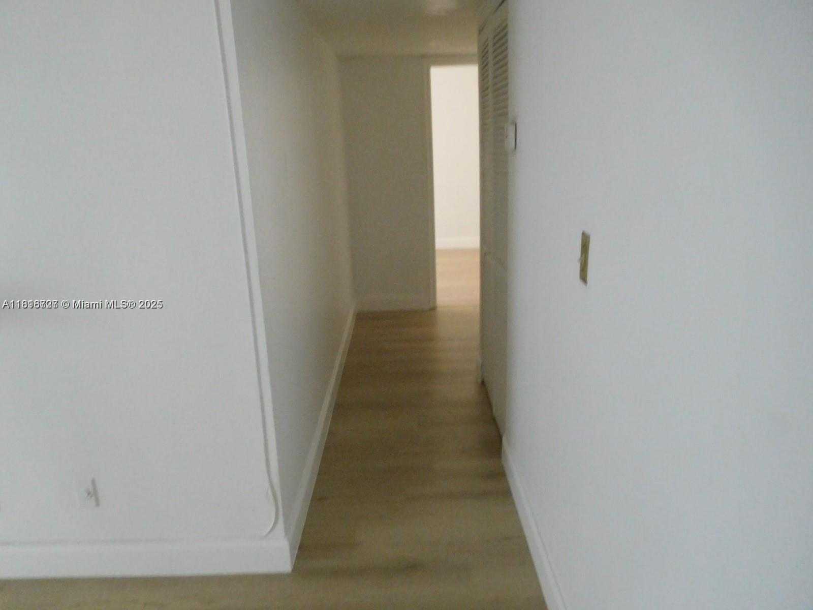 Small Image of 323 IVES DAIRY RD #323-06, Miami Number 11