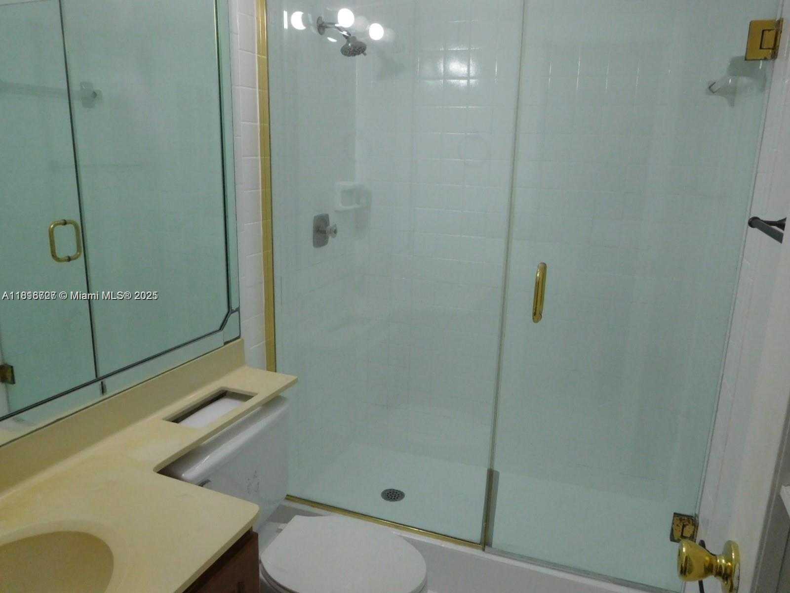 Small Image of 323 IVES DAIRY RD #323-06, Miami Number 13