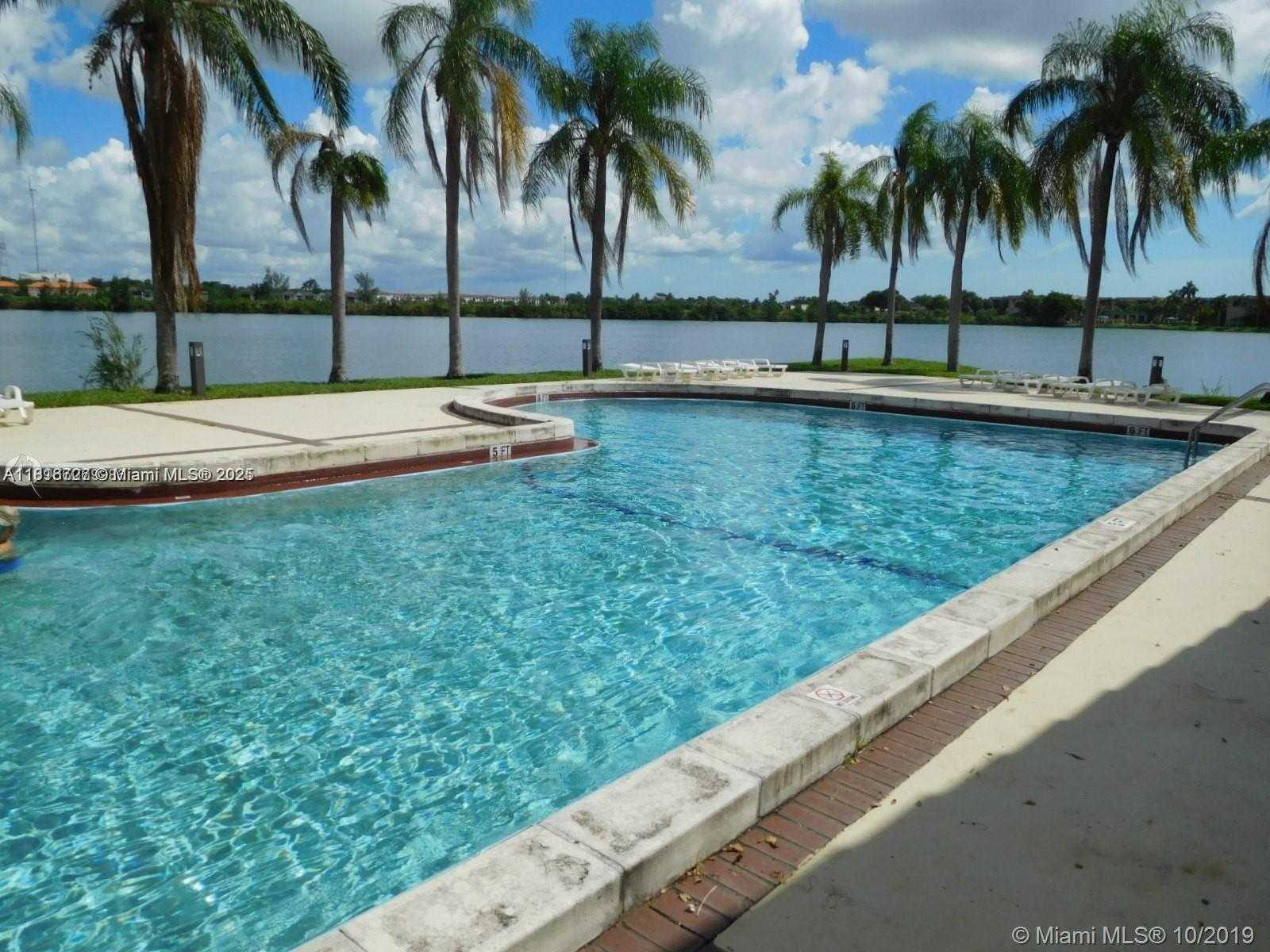 Small Image of 323 IVES DAIRY RD #323-06, Miami Number 24
