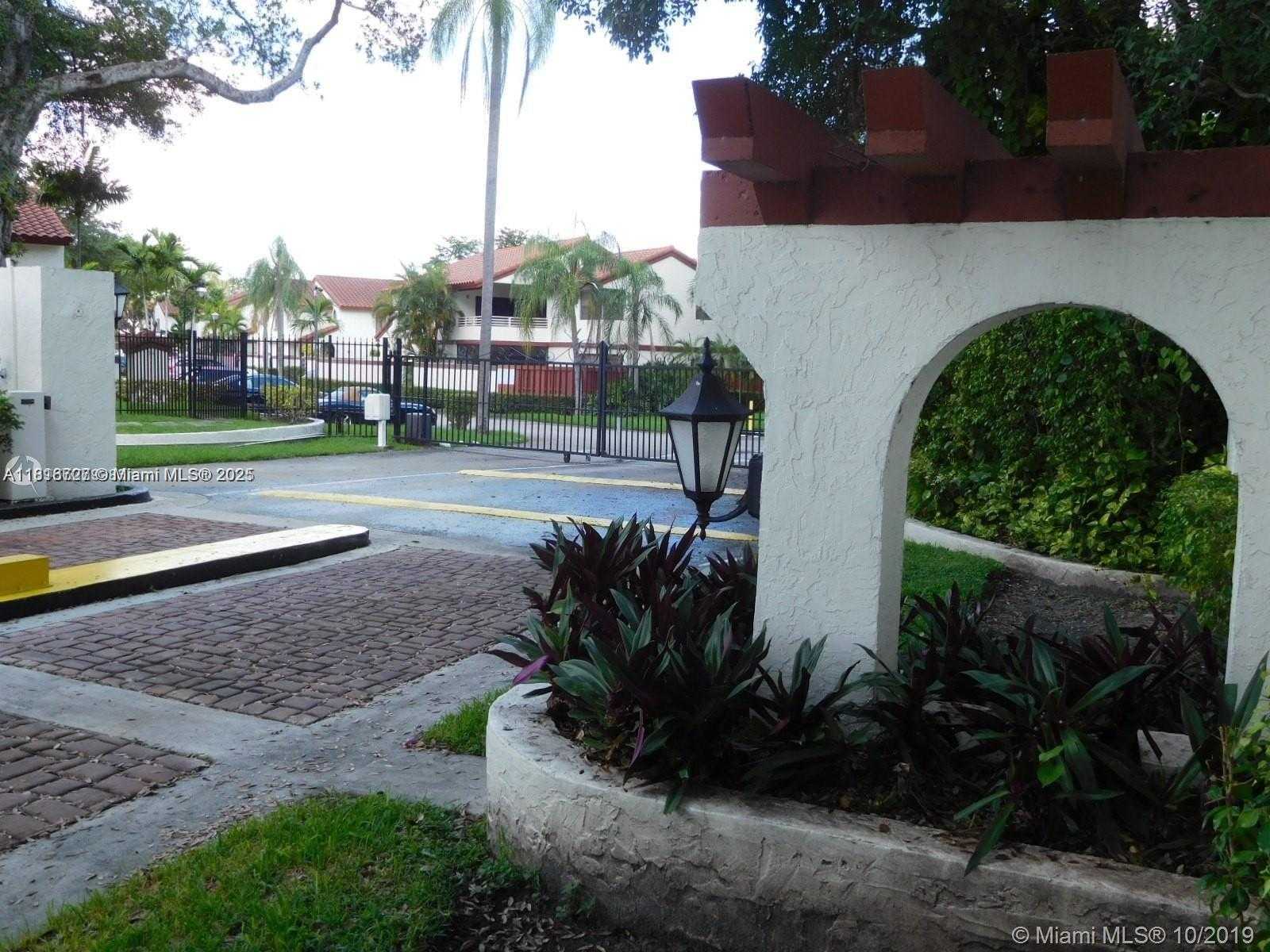 Small Image of 323 IVES DAIRY RD #323-06, Miami Number 26