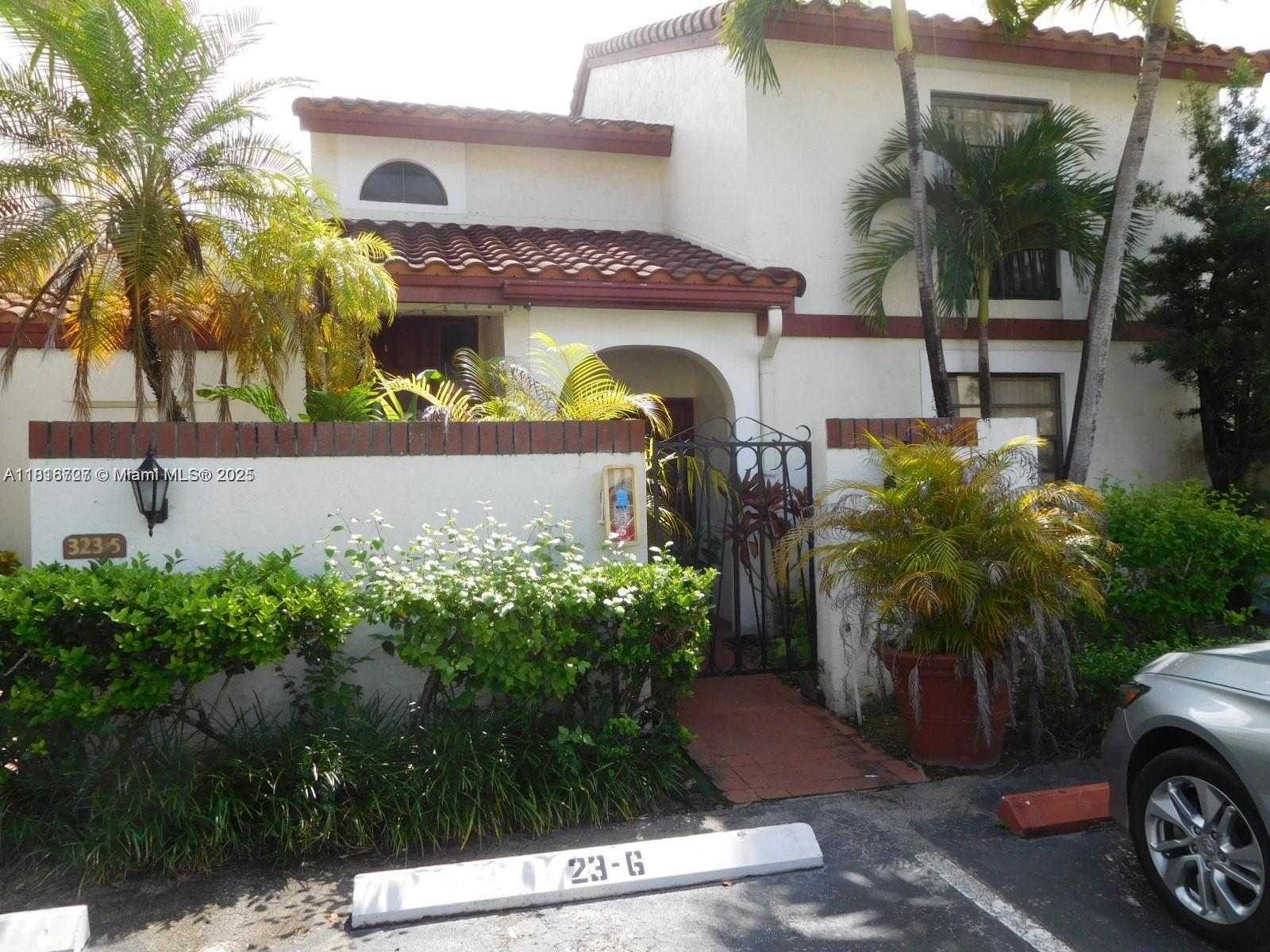 Small Image of 323 IVES DAIRY RD #323-06, Miami Number 28