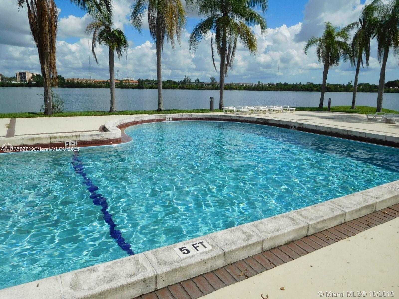 Small Image of 323 IVES DAIRY RD #323-06, Miami Number 3