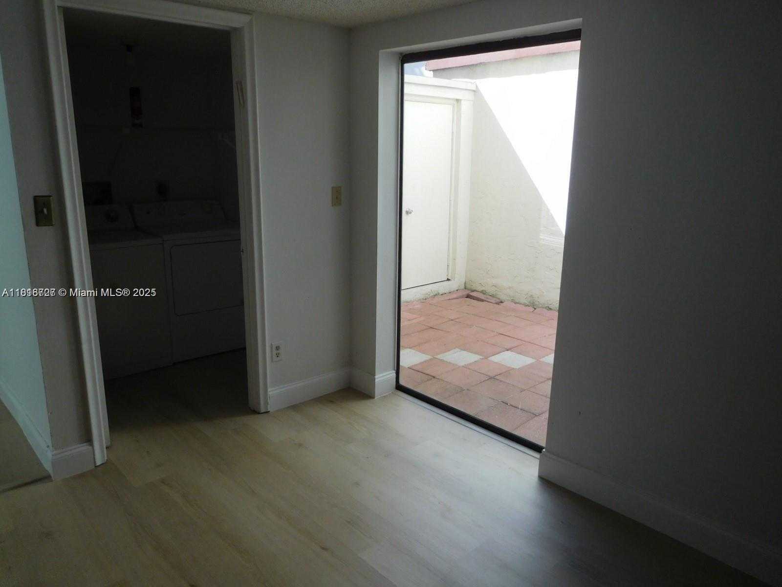 Small Image of 323 IVES DAIRY RD #323-06, Miami Number 7
