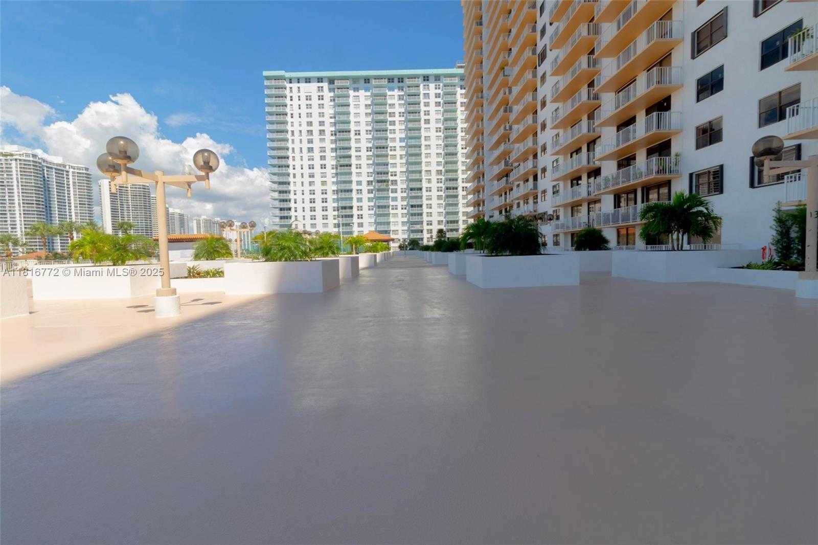 Small Image of 290 174TH ST #1704, Sunny Isles Beach Number 29