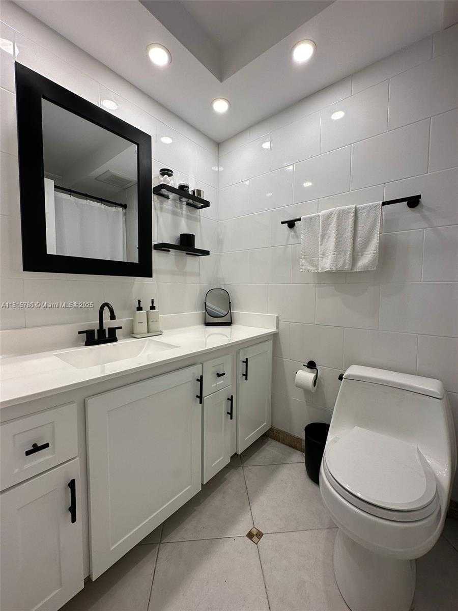 Small Image of 5401 COLLINS AVE #1226, Miami Beach Number 12