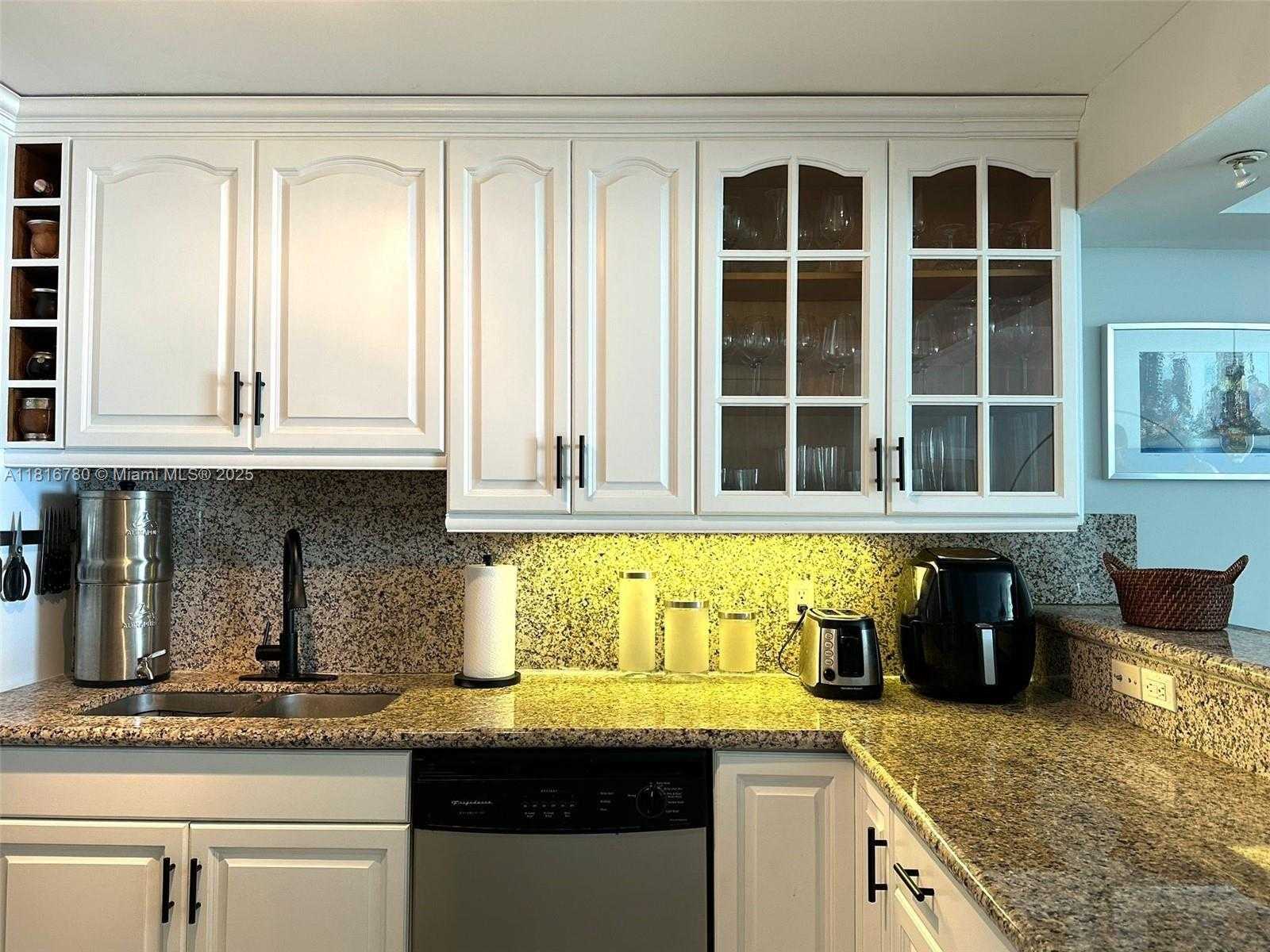 Small Image of 5401 COLLINS AVE #1226, Miami Beach Number 5
