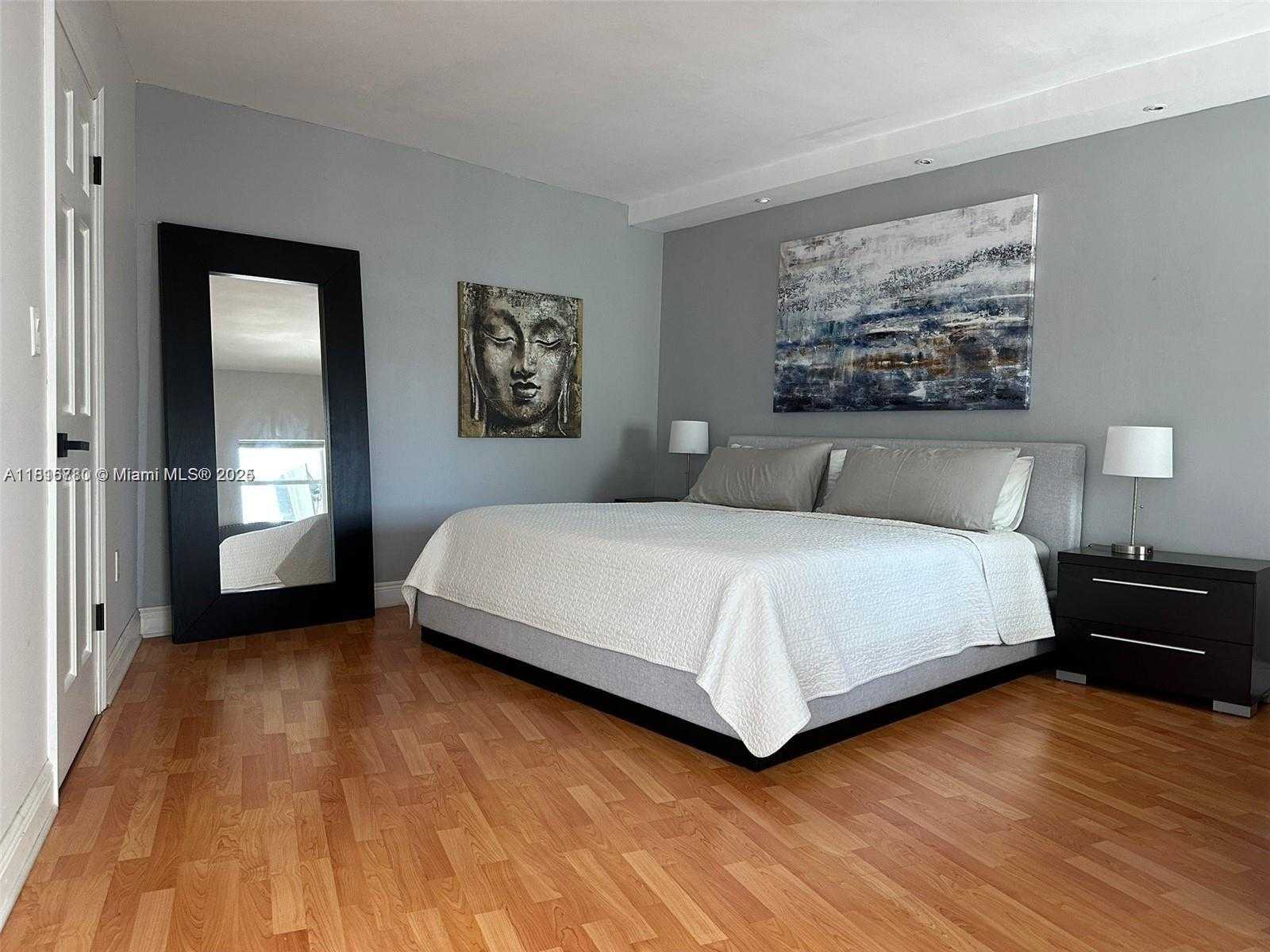 Small Image of 5401 COLLINS AVE #1226, Miami Beach Number 8