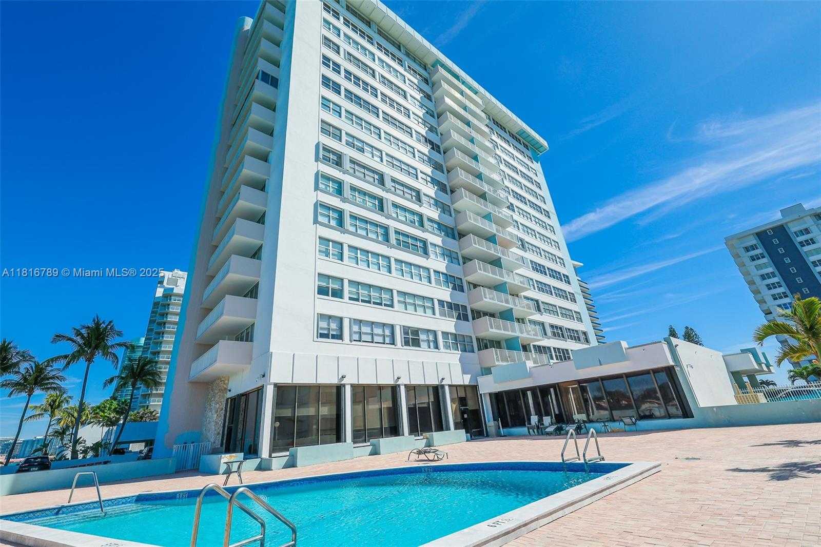 Small Image of 5838 COLLINS AVE #15D, Miami Beach Number 37