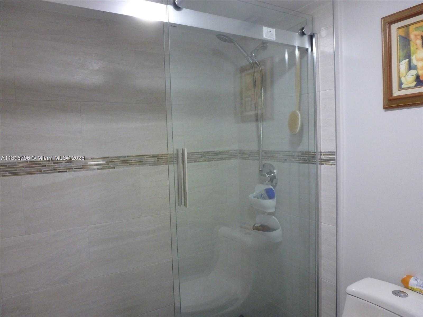 Small Image of 300 BAYVIEW DR #302, Sunny Isles Beach Number 11