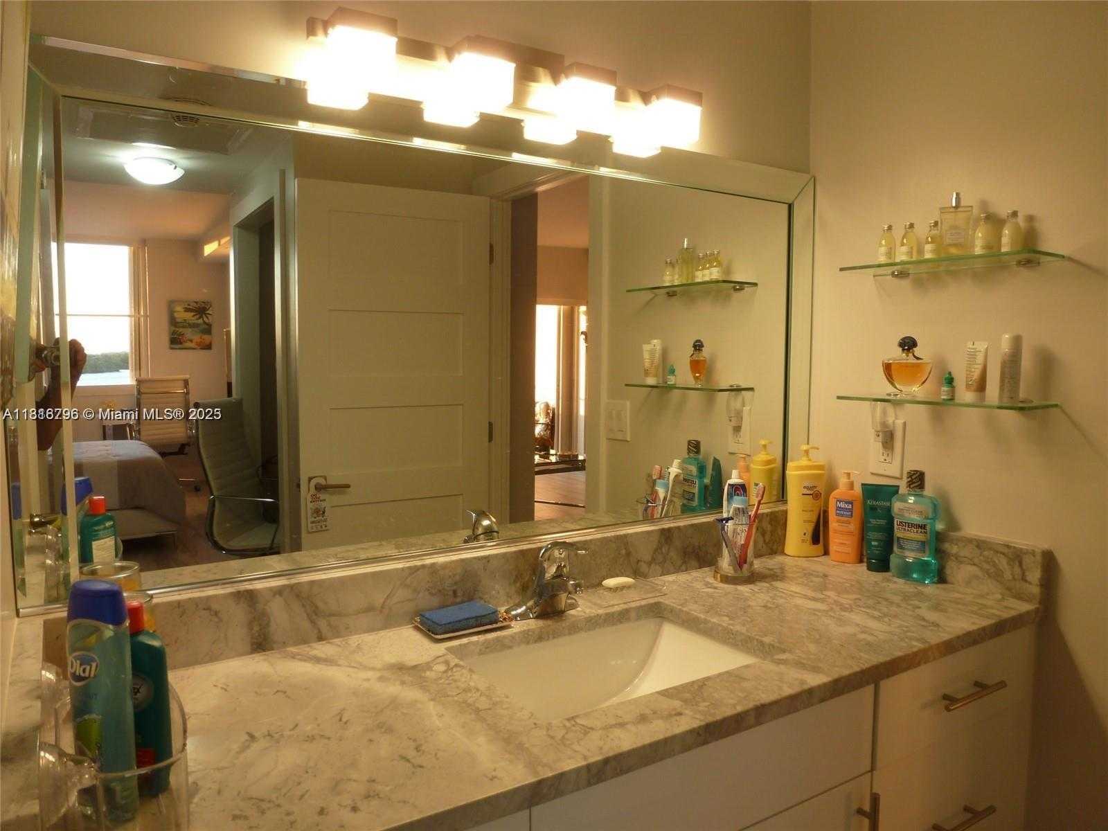 Small Image of 300 BAYVIEW DR #302, Sunny Isles Beach Number 16