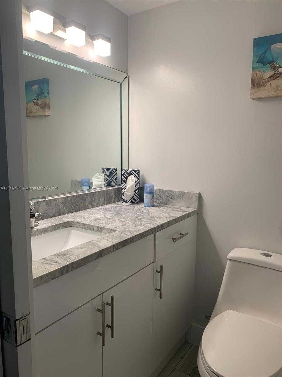 Small Image of 300 BAYVIEW DR #302, Sunny Isles Beach Number 20