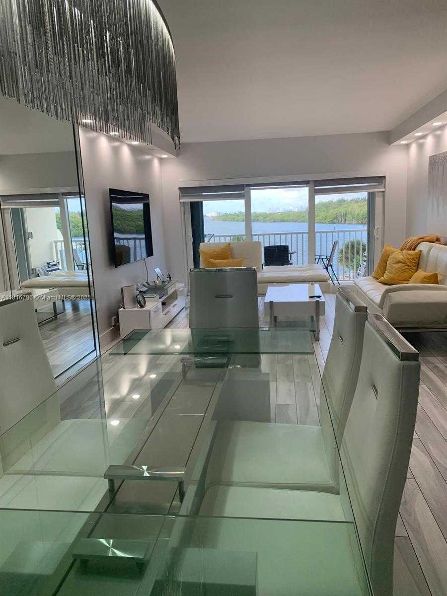 Small Image of 300 BAYVIEW DR #302, Sunny Isles Beach Number 21