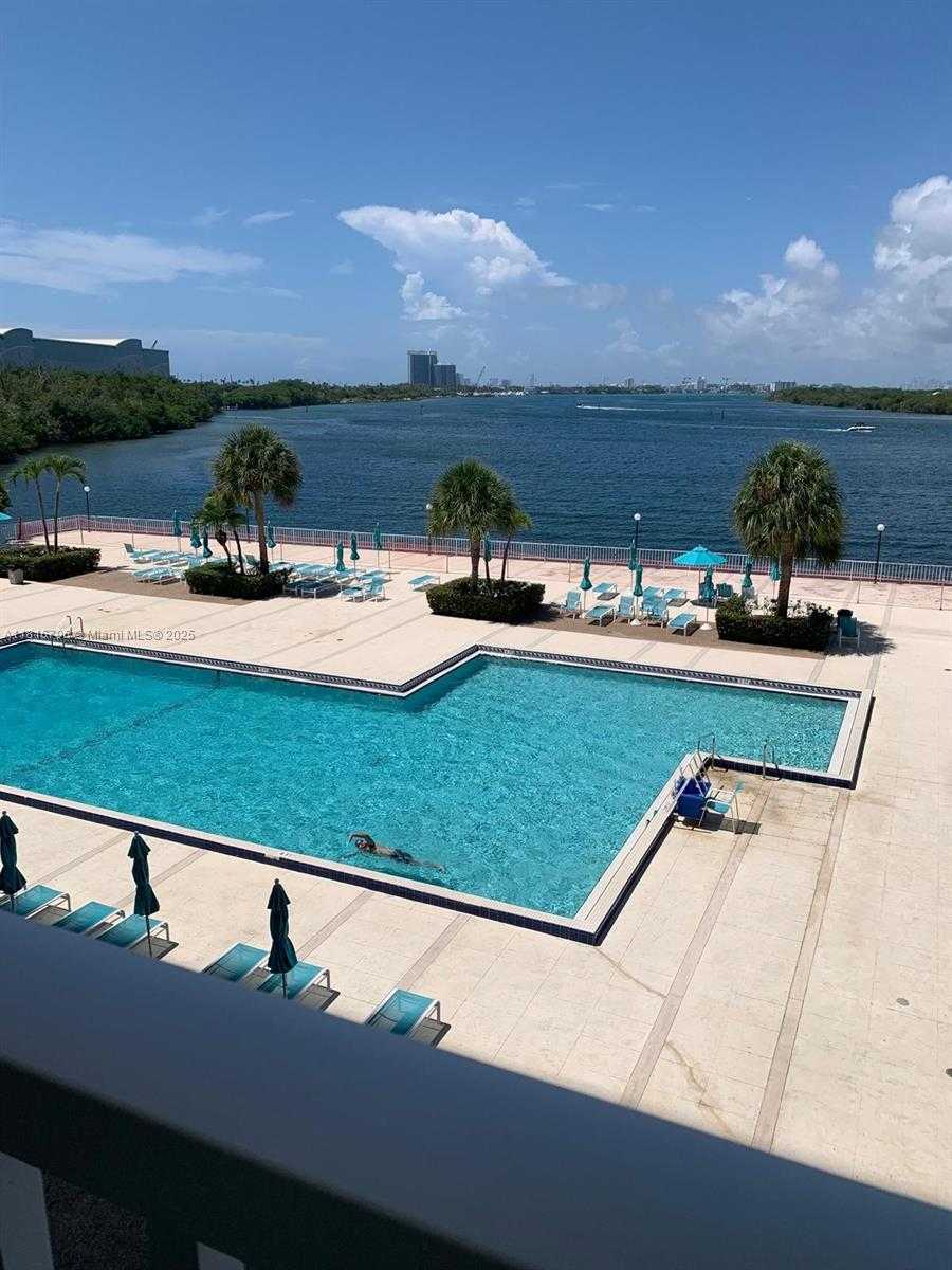 Small Image of 300 BAYVIEW DR #302, Sunny Isles Beach Number 24