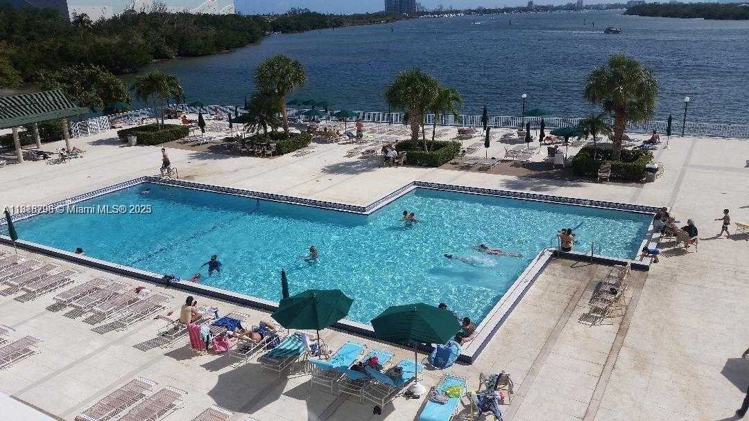 Small Image of 300 BAYVIEW DR #302, Sunny Isles Beach Number 5