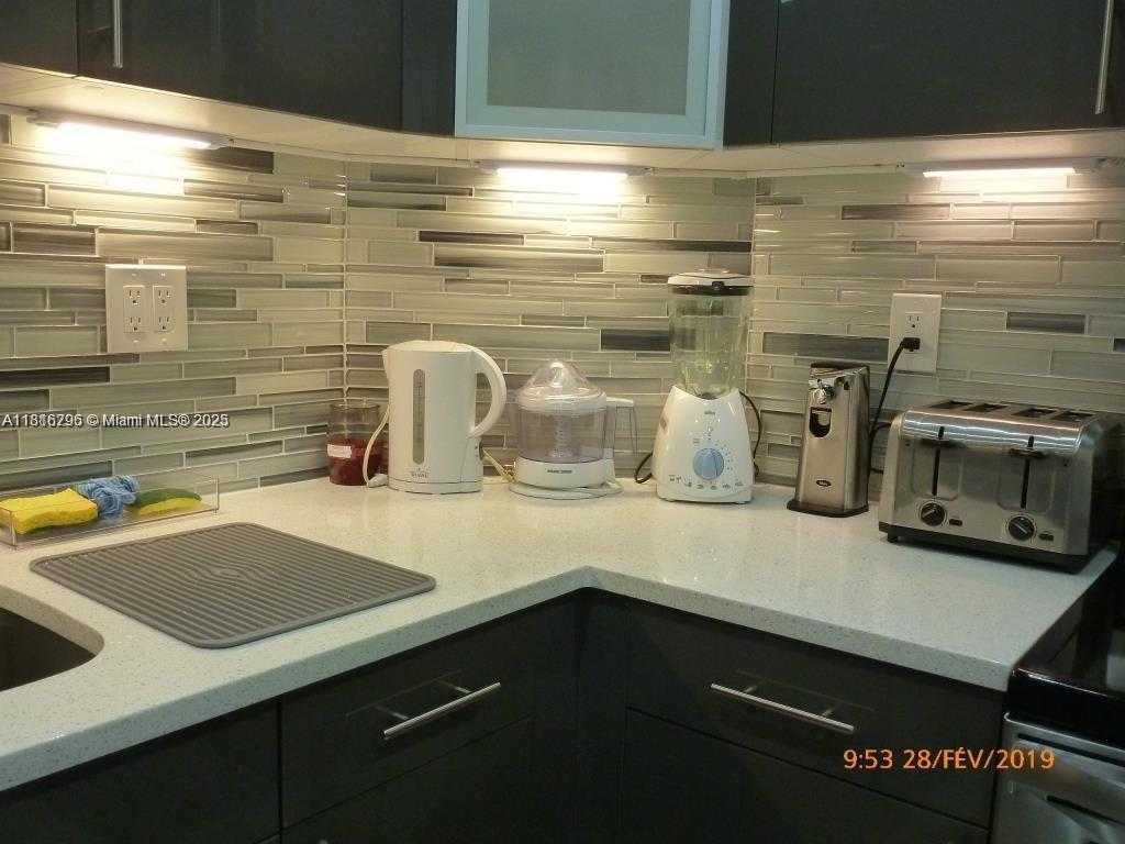 Small Image of 300 BAYVIEW DR #302, Sunny Isles Beach Number 8