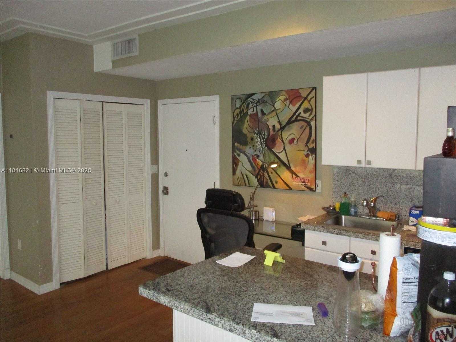 Small Image of 1027 PENNSYLVANIA AVE #105, Miami Beach Number 2