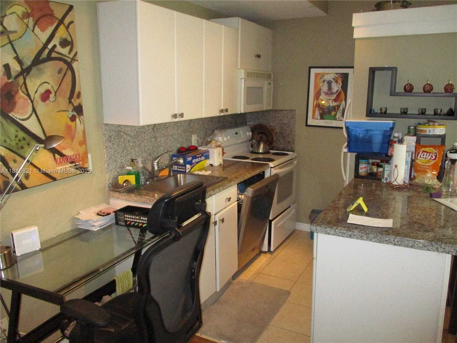 Small Image of 1027 PENNSYLVANIA AVE #105, Miami Beach Number 3