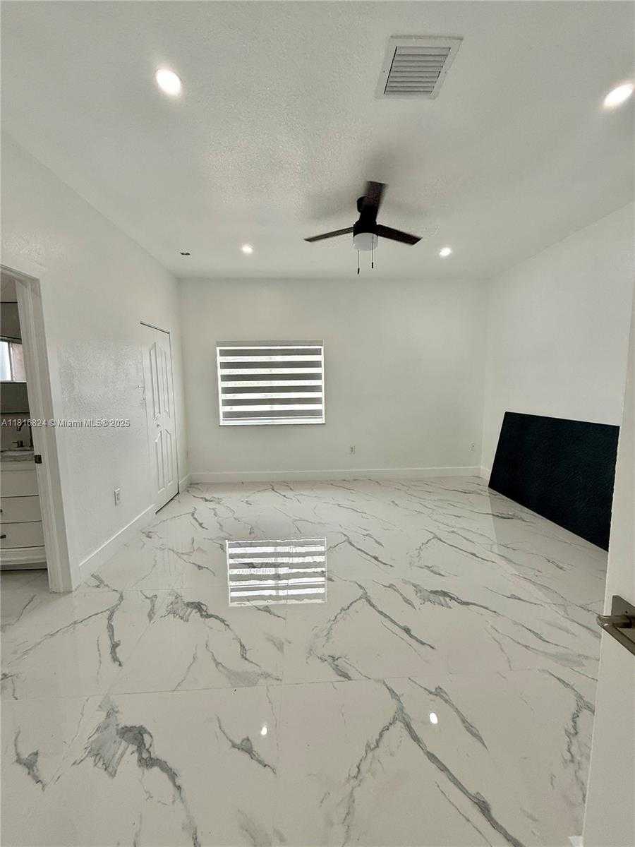 Small Image of 1407 SOUTH EAST 6TH ST #1, Homestead Number 18