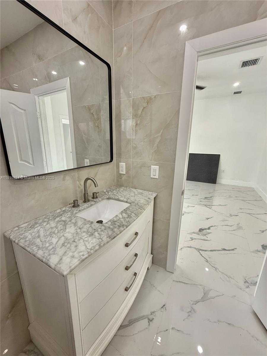 Small Image of 1407 SOUTH EAST 6TH ST #1, Homestead Number 23