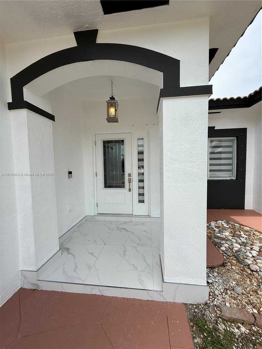 Small Image of 1407 SOUTH EAST 6TH ST #1, Homestead Number 3