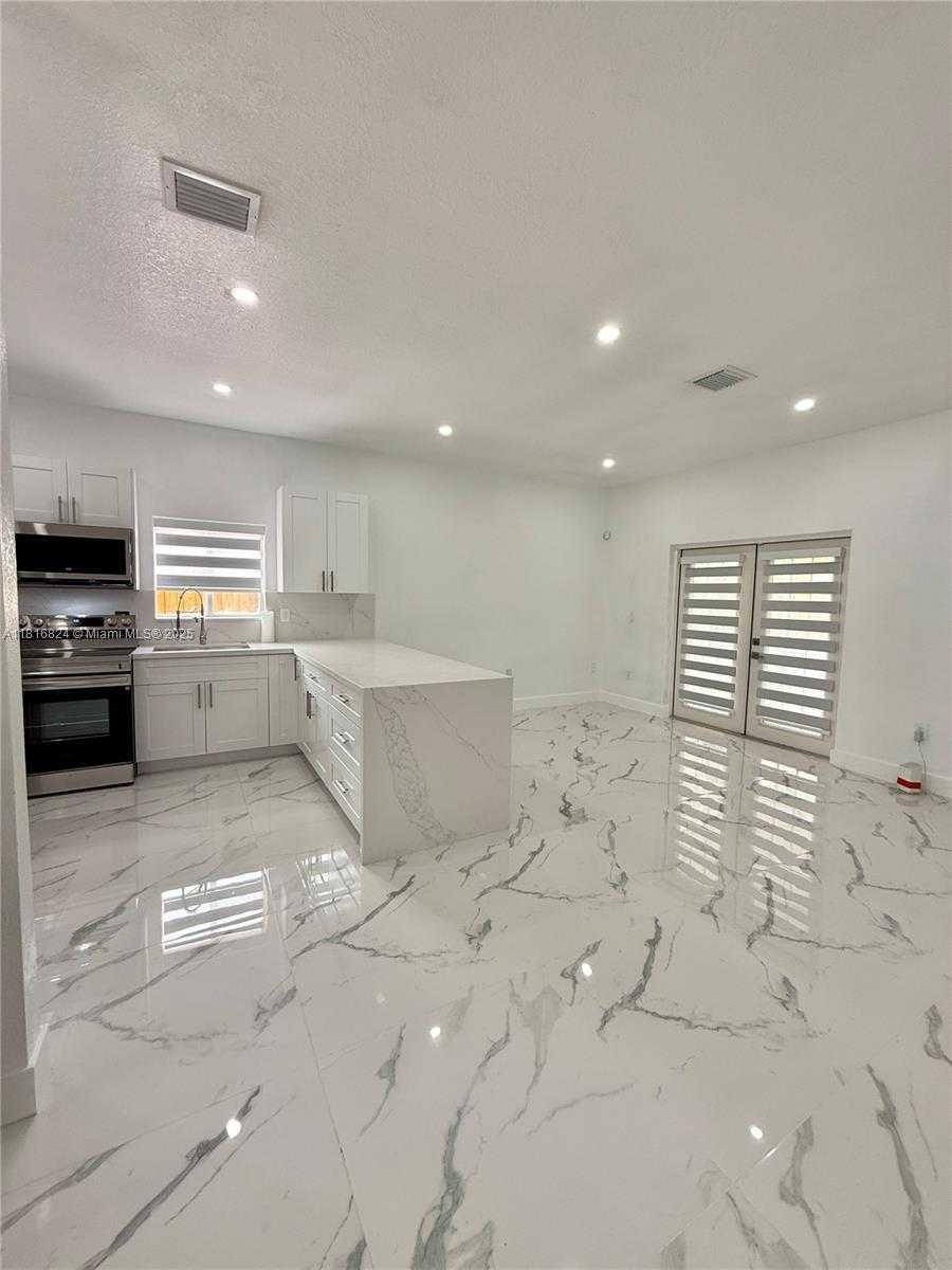 Small Image of 1407 SOUTH EAST 6TH ST #1, Homestead Number 6
