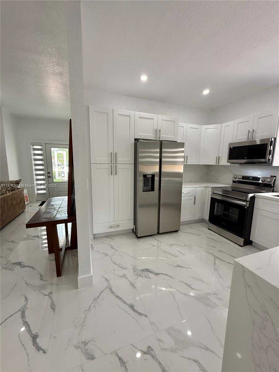 Small Image of 1407 SOUTH EAST 6TH ST #1, Homestead Number 9