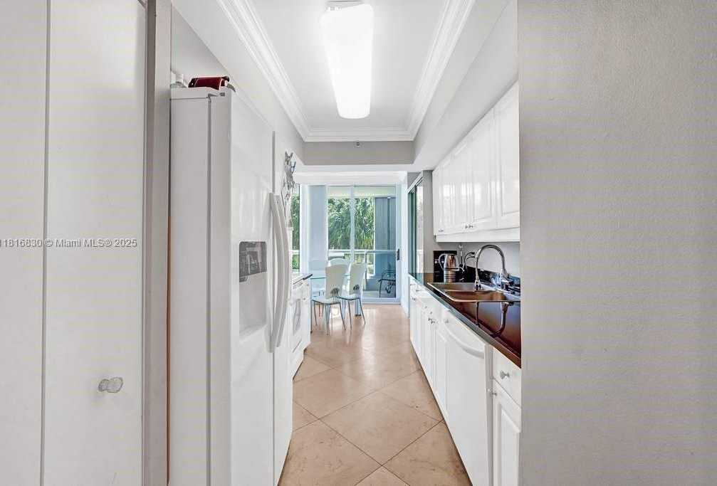 Small Image of 21055 YACHT CLUB DR #502, Aventura Number 10