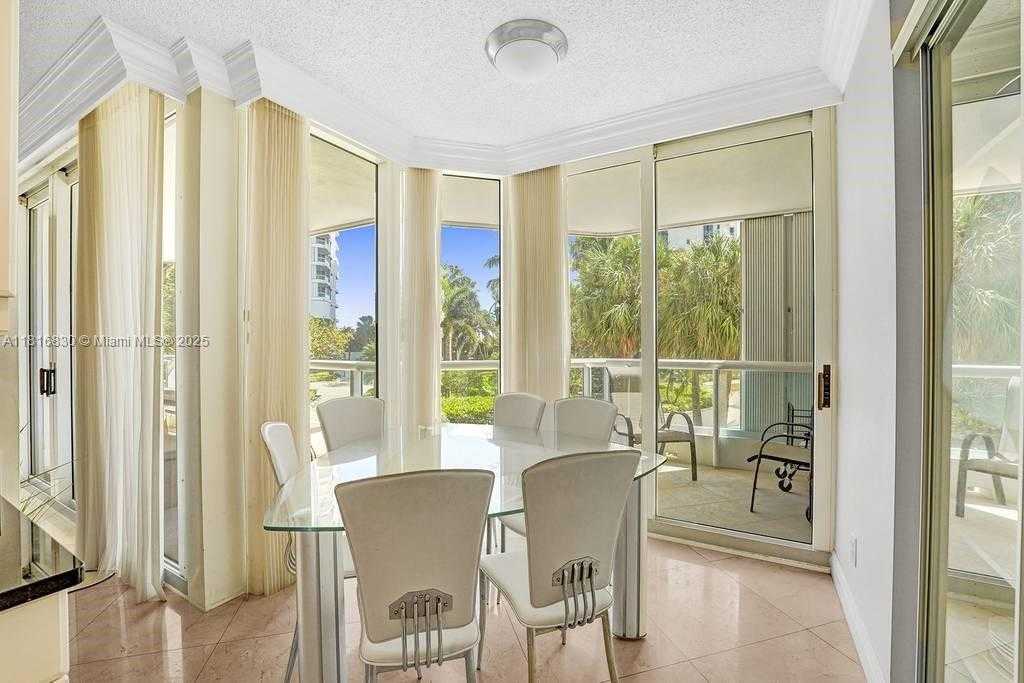 Small Image of 21055 YACHT CLUB DR #502, Aventura Number 11