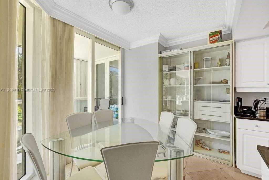 Small Image of 21055 YACHT CLUB DR #502, Aventura Number 12