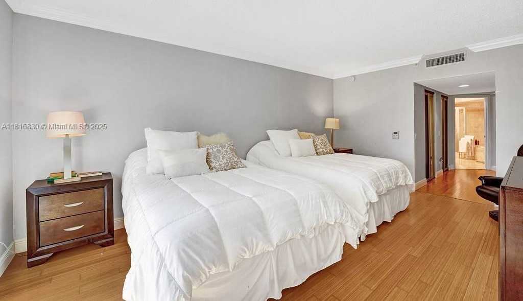 Small Image of 21055 YACHT CLUB DR #502, Aventura Number 14