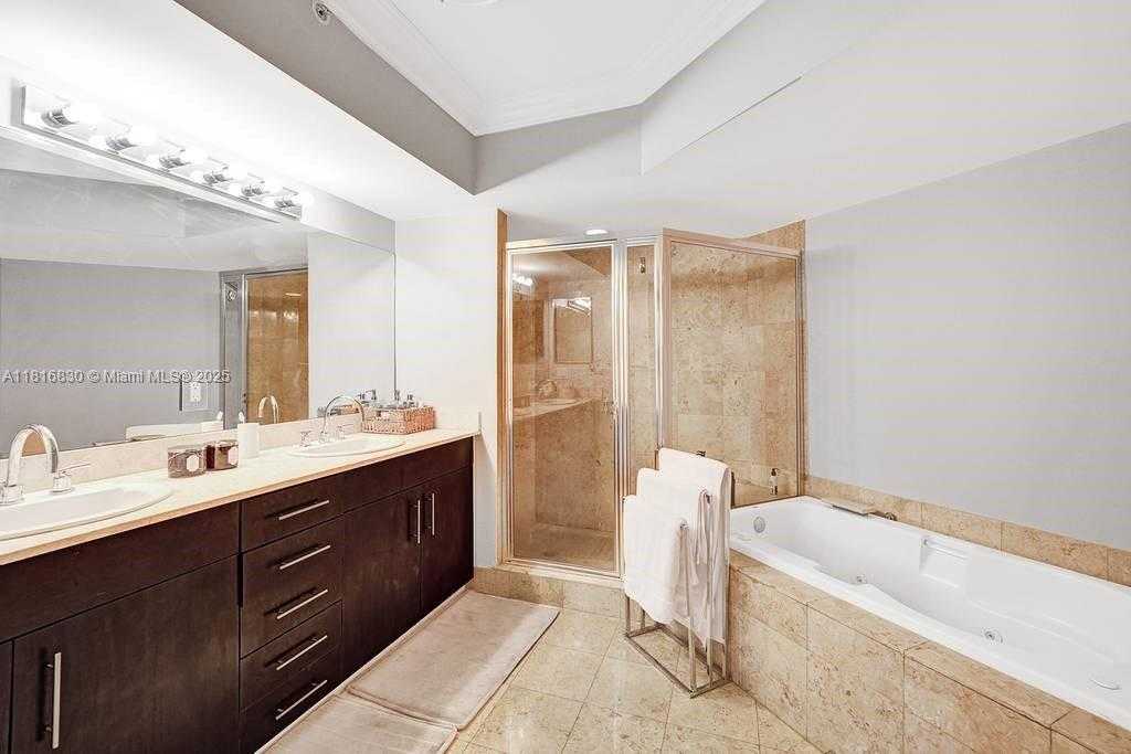 Small Image of 21055 YACHT CLUB DR #502, Aventura Number 15