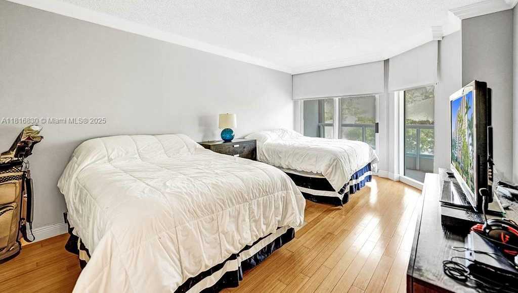 Small Image of 21055 YACHT CLUB DR #502, Aventura Number 16
