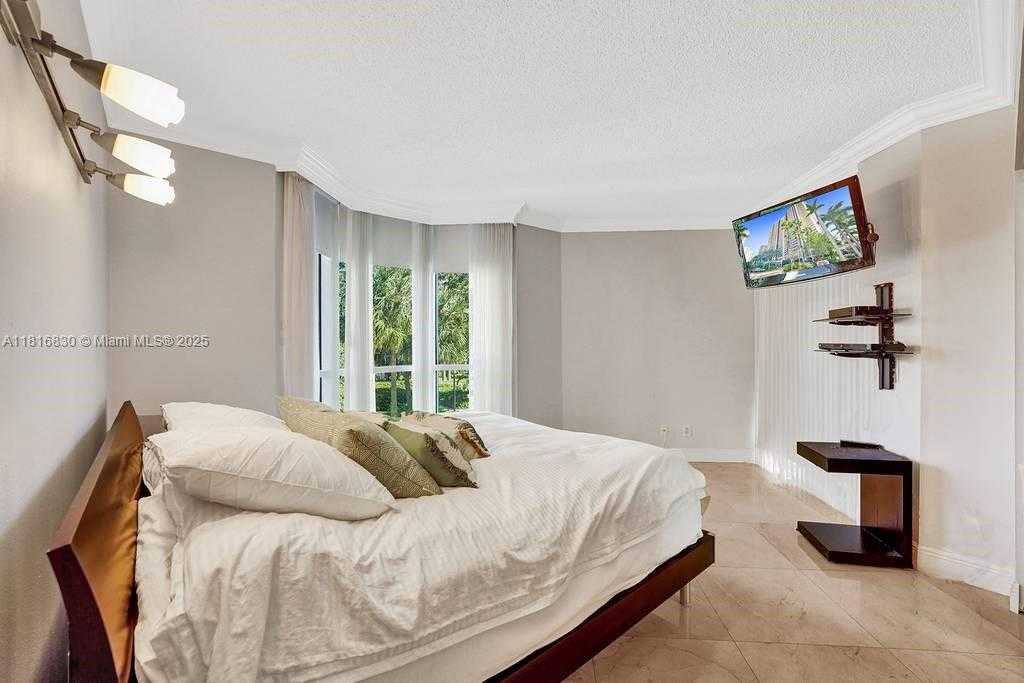 Small Image of 21055 YACHT CLUB DR #502, Aventura Number 20