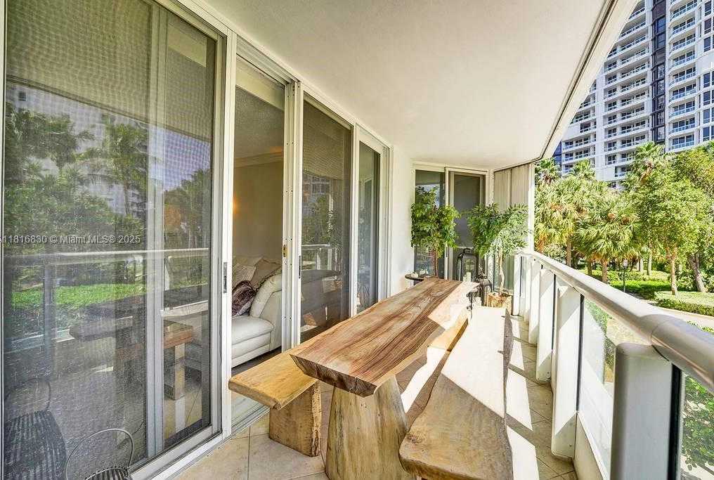 Small Image of 21055 YACHT CLUB DR #502, Aventura Number 23