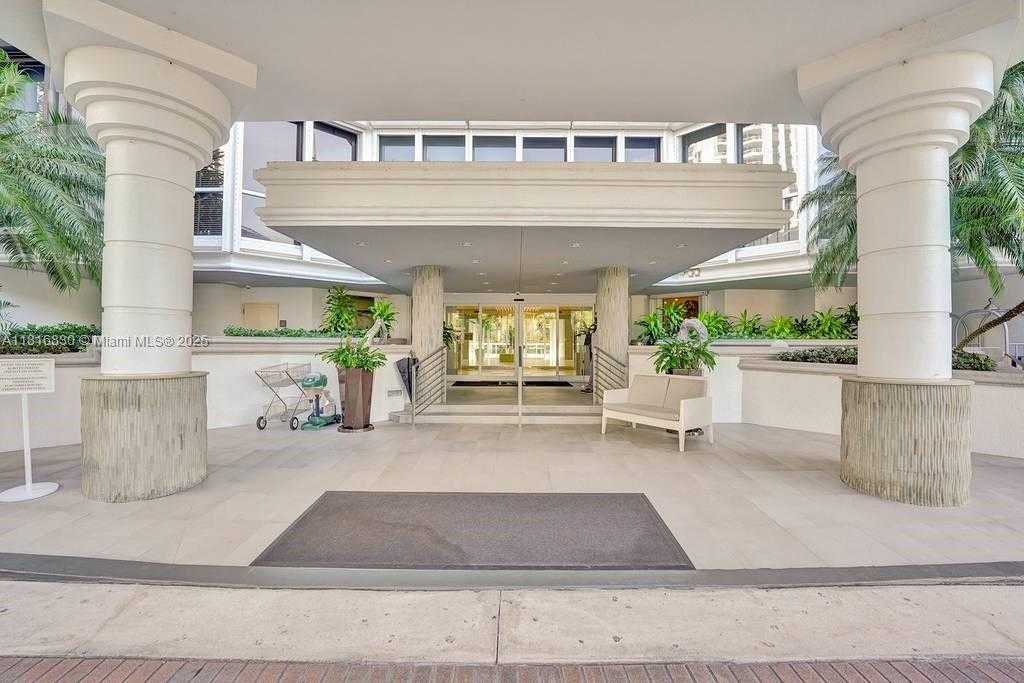Small Image of 21055 YACHT CLUB DR #502, Aventura Number 26