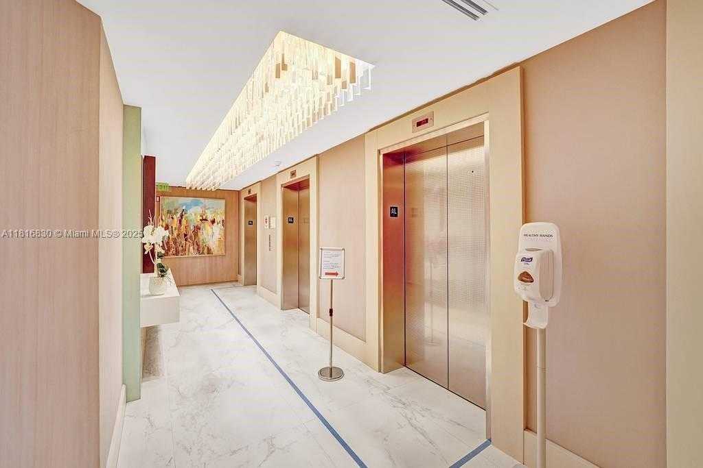 Small Image of 21055 YACHT CLUB DR #502, Aventura Number 27