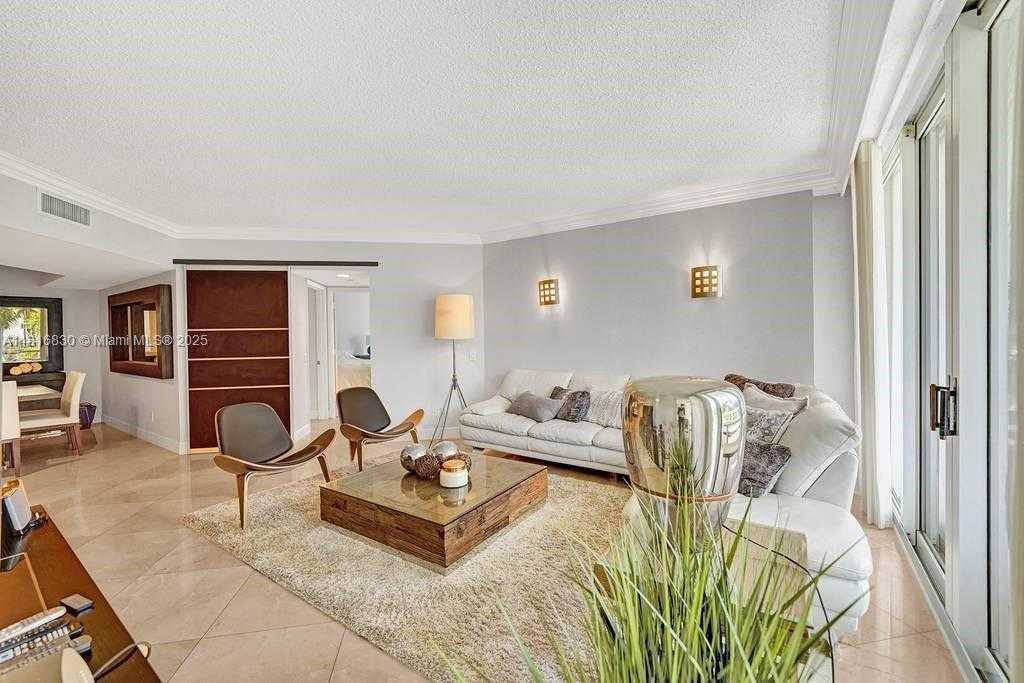 Small Image of 21055 YACHT CLUB DR #502, Aventura Number 3