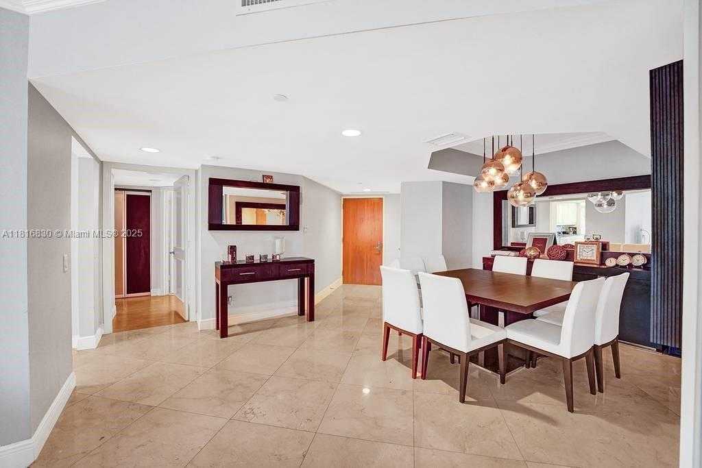 Small Image of 21055 YACHT CLUB DR #502, Aventura Number 8