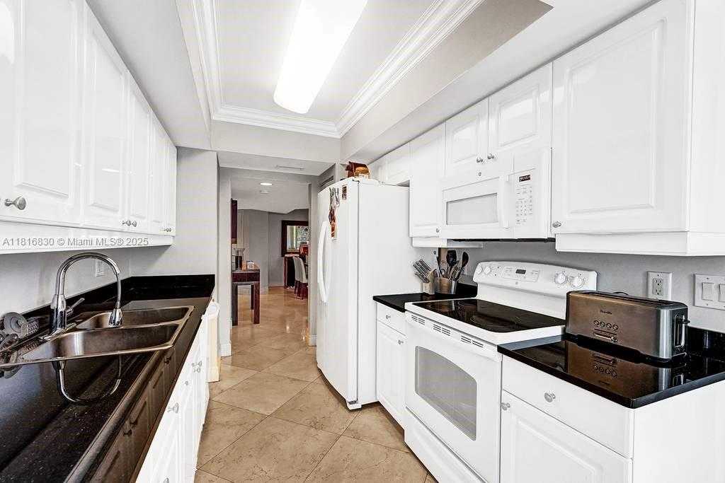 Small Image of 21055 YACHT CLUB DR #502, Aventura Number 9