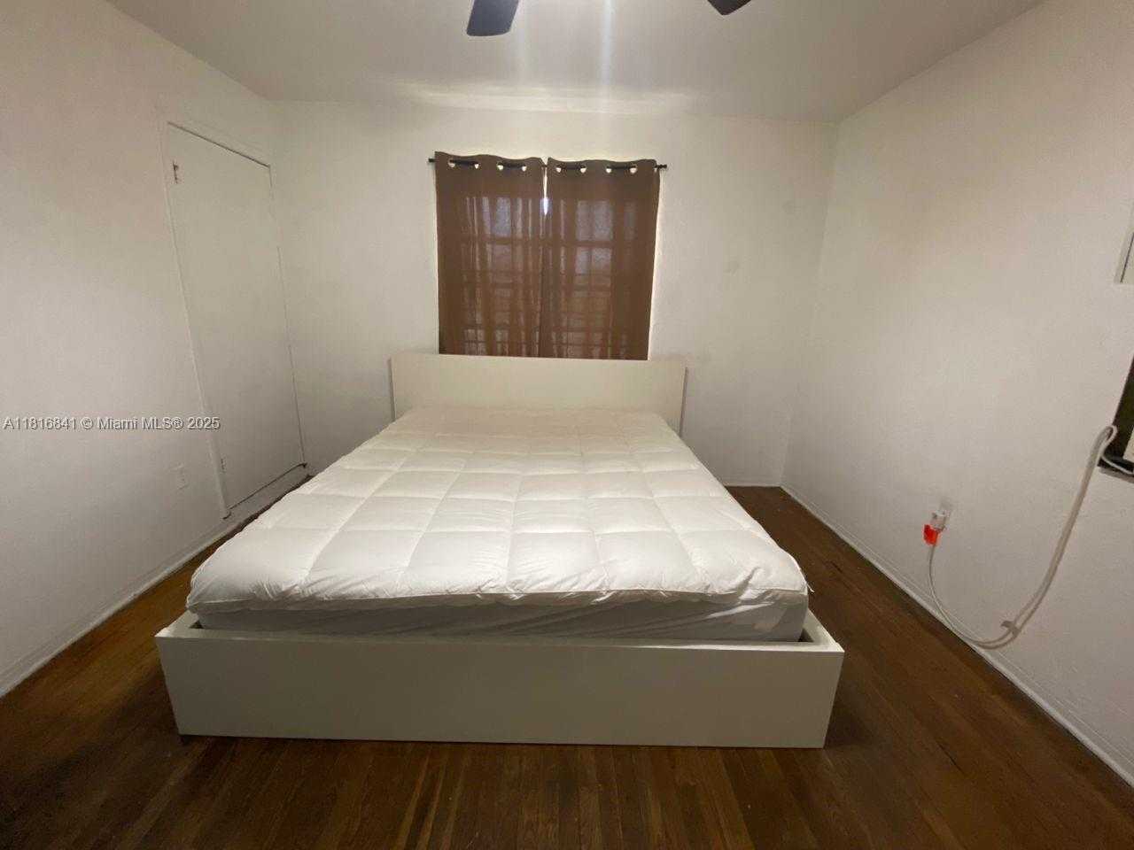 Small Image of Miami Number 10