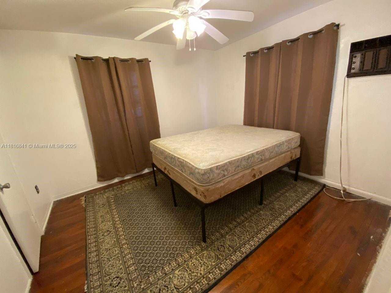 Small Image of Miami Number 9