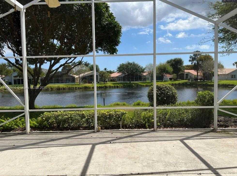 Small Image of 10566 SUNSET ISLES CT, Boynton Beach Number 2