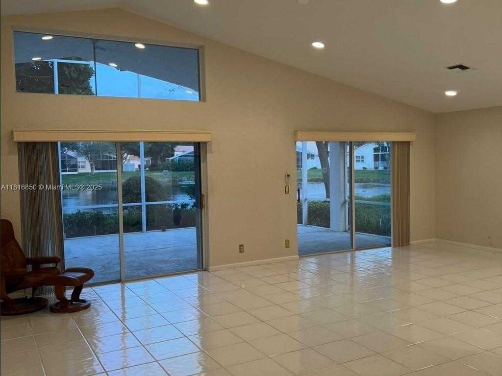 Small Image of 10566 SUNSET ISLES CT, Boynton Beach Number 3