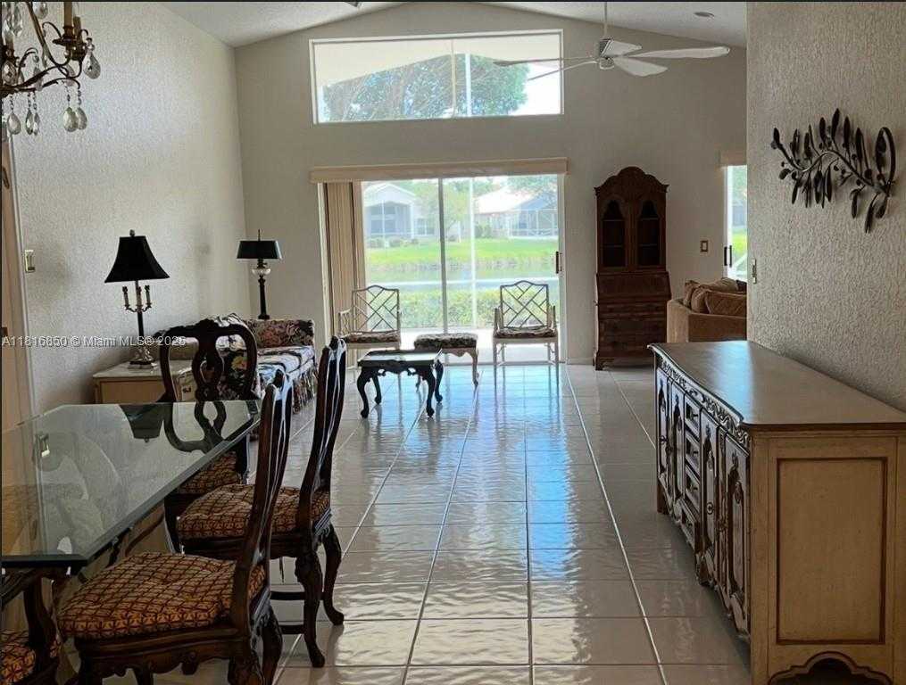 Small Image of 10566 SUNSET ISLES CT, Boynton Beach Number 6